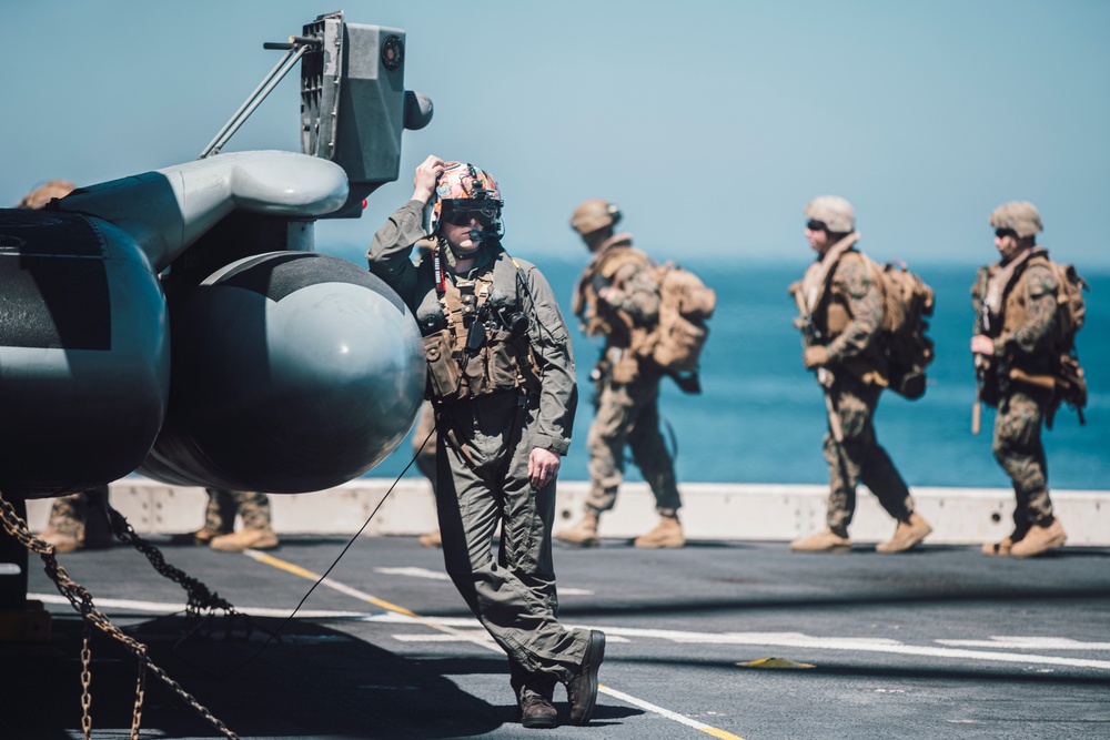 11th MEU Marines Launch from USS Portland for Amphibious Assault Exercise