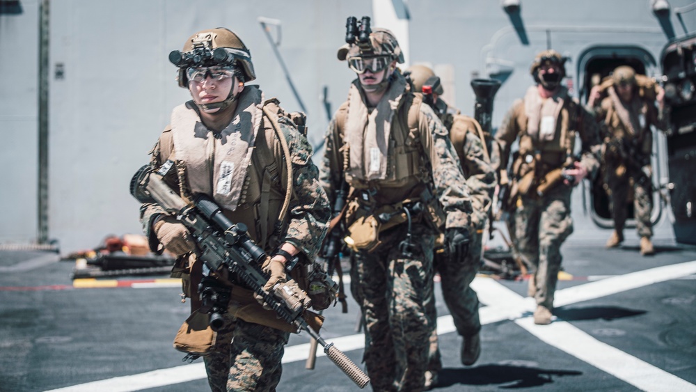 11th MEU Marines Launch from USS Portland for Amphibious Assault Exercise