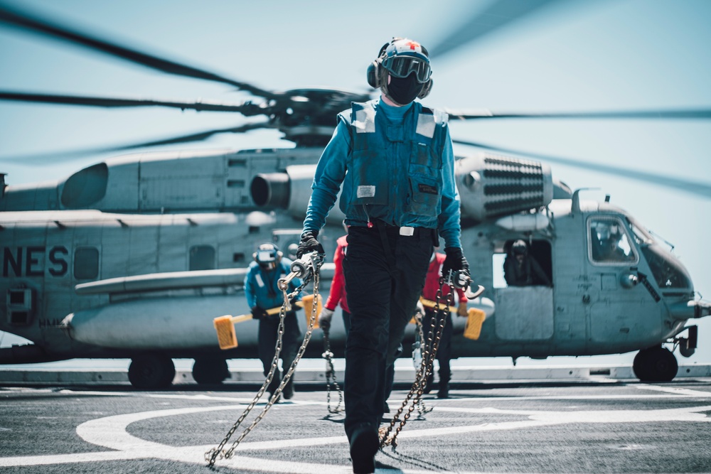 11th MEU Marines Launch from USS Portland for Amphibious Assault Exercise