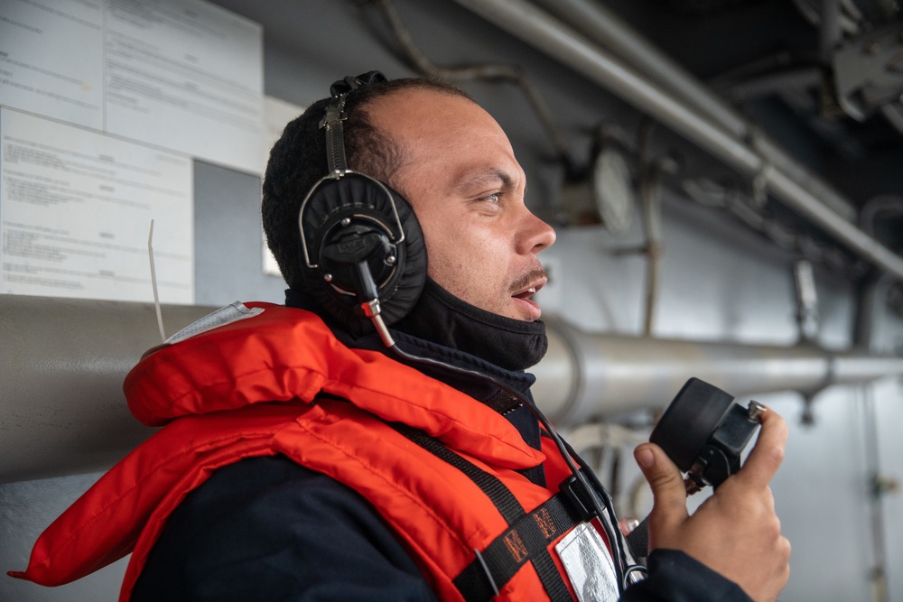 USS Essex (LHD 2) Conducts replenishment-at-sea