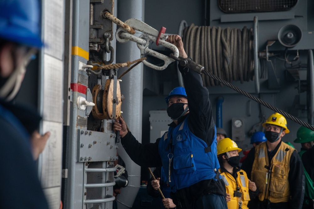 USS Essex (LHD 2) Conducts replenishment-at-sea