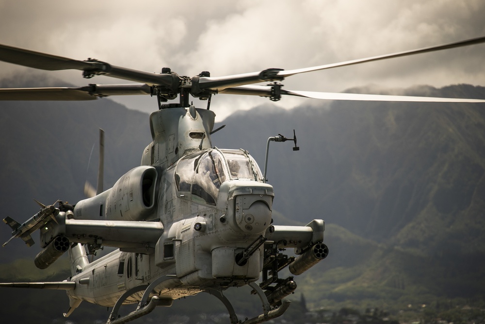 Birds of a Feather: HMLA-367 &amp; HMH-463 Conduct Joint Squadron Training Flight