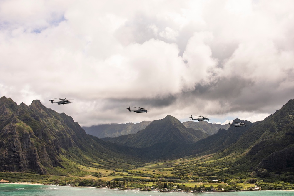 Birds of a Feather: HMLA-367 &amp; HMH-463 Conduct Joint Squadron Training Flight