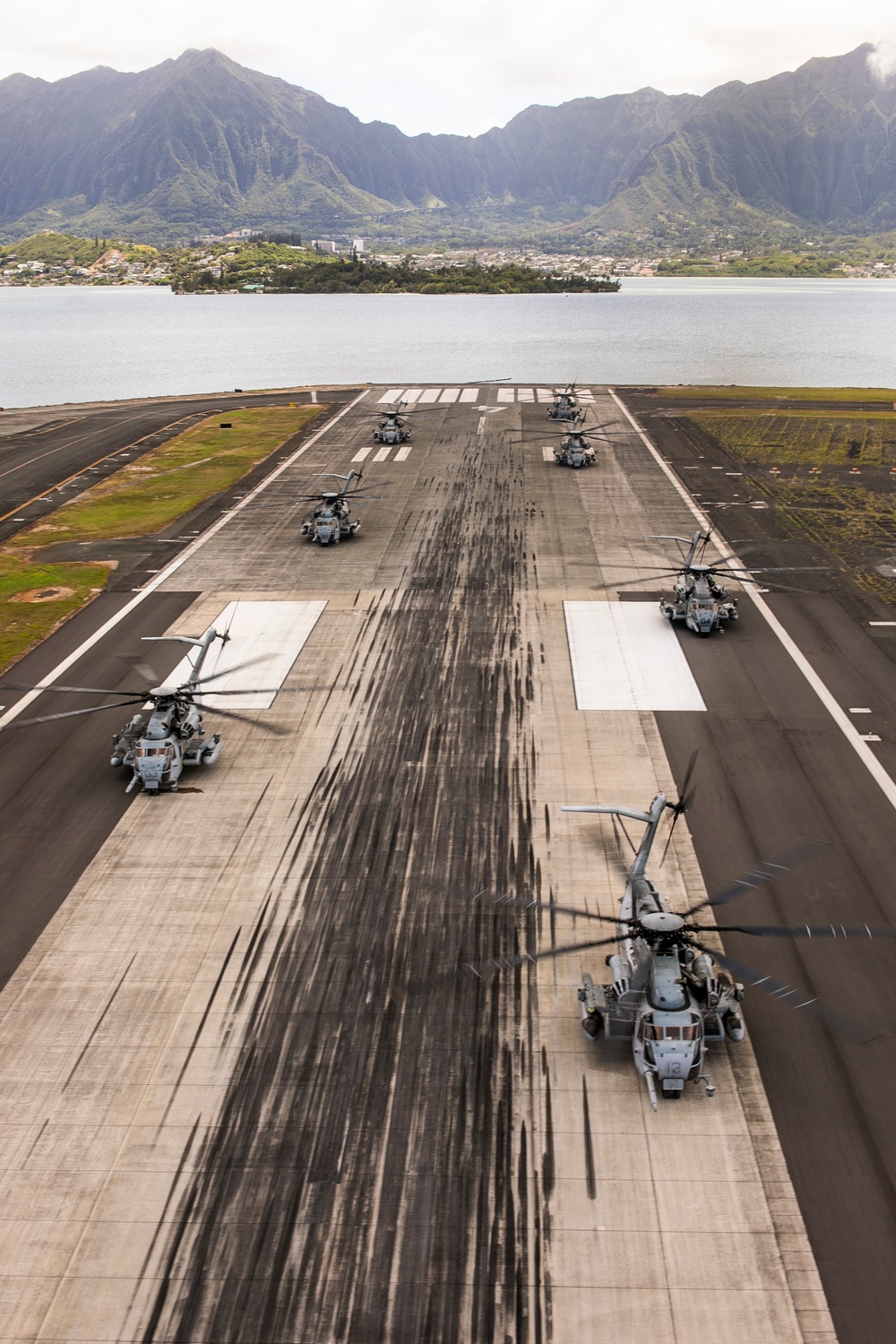 Birds of a Feather: HMLA-367 &amp; HMH-463 Conduct Joint Squadron Training Flight