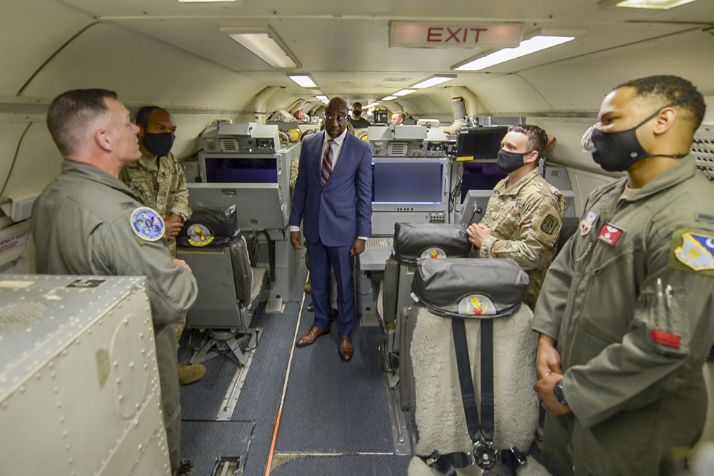 Sen. Warnock visits JSTARS at Robins Air Force Base