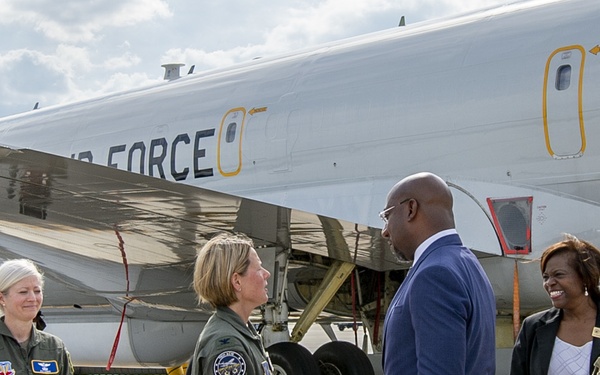 Sen. Warnock visits JSTARS at Robins Air Force Base