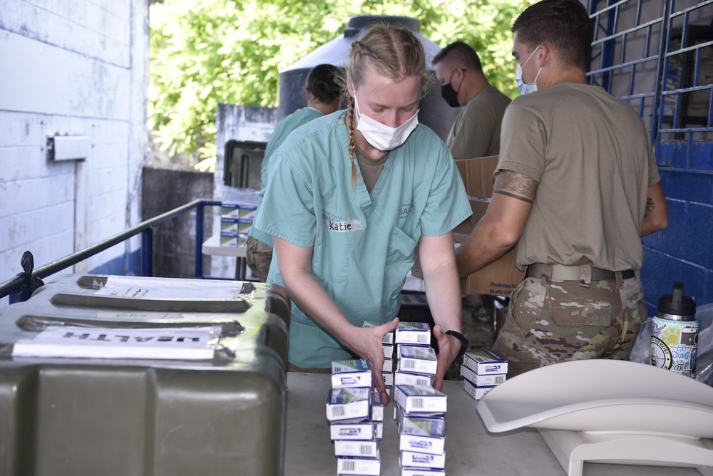 JTF-Bravo treats patients in El Salvador during Resolute Sentinel 21
