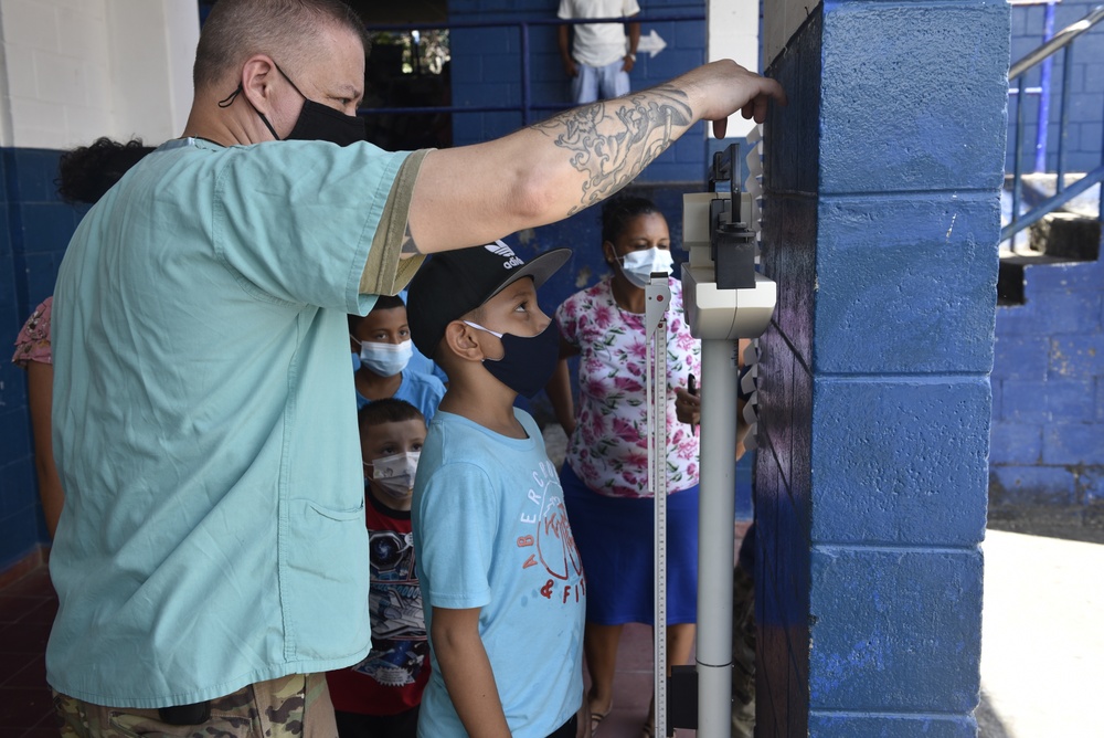 JTF-Bravo treats patients in El Salvador during Resolute Sentinel 21