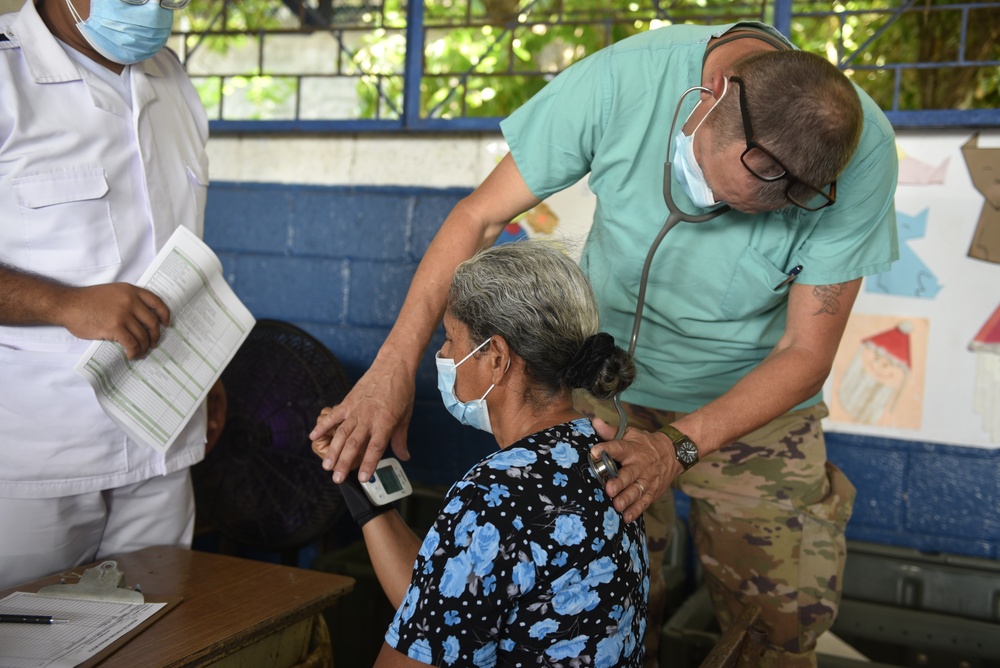 JTF-Bravo treats patients in El Salvador during Resolute Sentinel 21