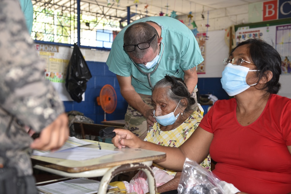 JTF-Bravo treats patients in El Salvador during Resolute Sentinel 21