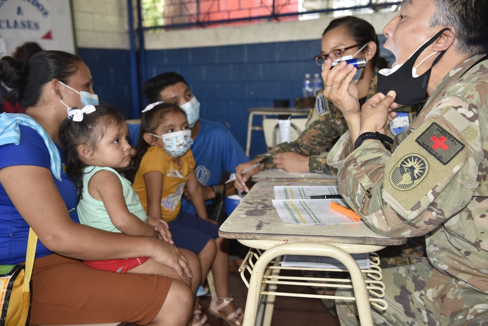 JTF-Bravo treats patients in El Salvador during Resolute Sentinel 21