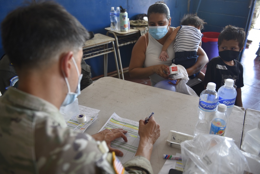 JTF-Bravo treats patients in El Salvador during Resolute Sentinel 21