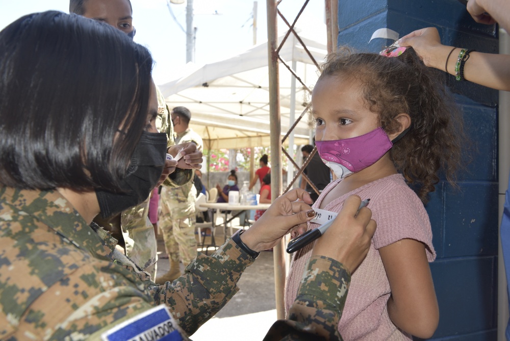 JTF-Bravo treats patients in El Salvador during Resolute Sentinel 21
