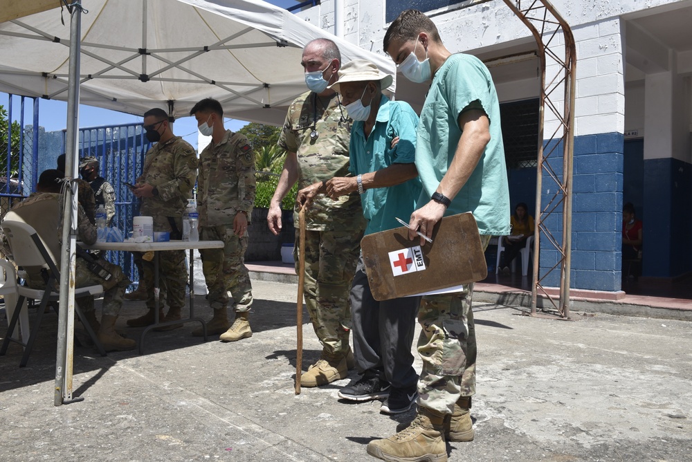 JTF-Bravo treats patients in El Salvador during Resolute Sentinel 21