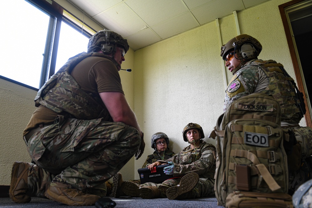 EOD hosts IED training