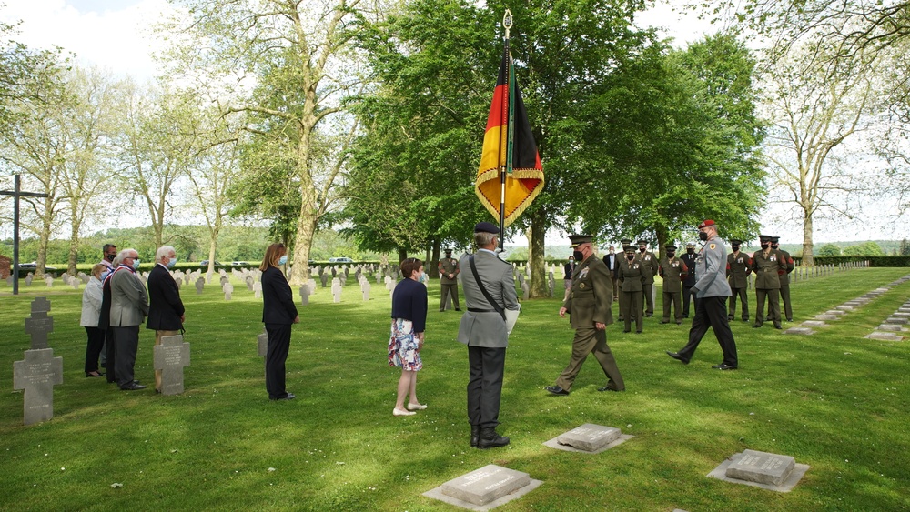U.S. Marines support German wreath laying ceremony