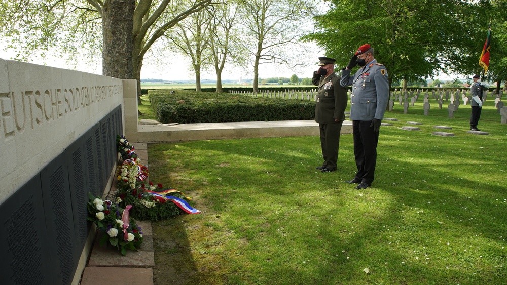 U.S. Marines support German wreath laying ceremony