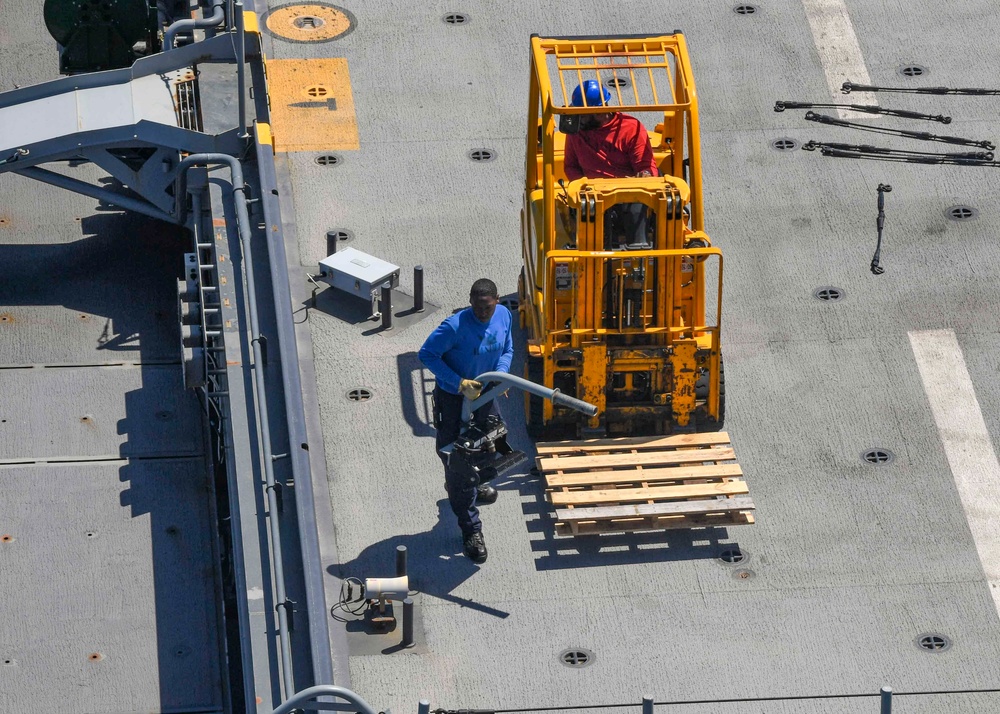 USS Hershel &quot;Woody&quot; Williams visits Rota, Spain
