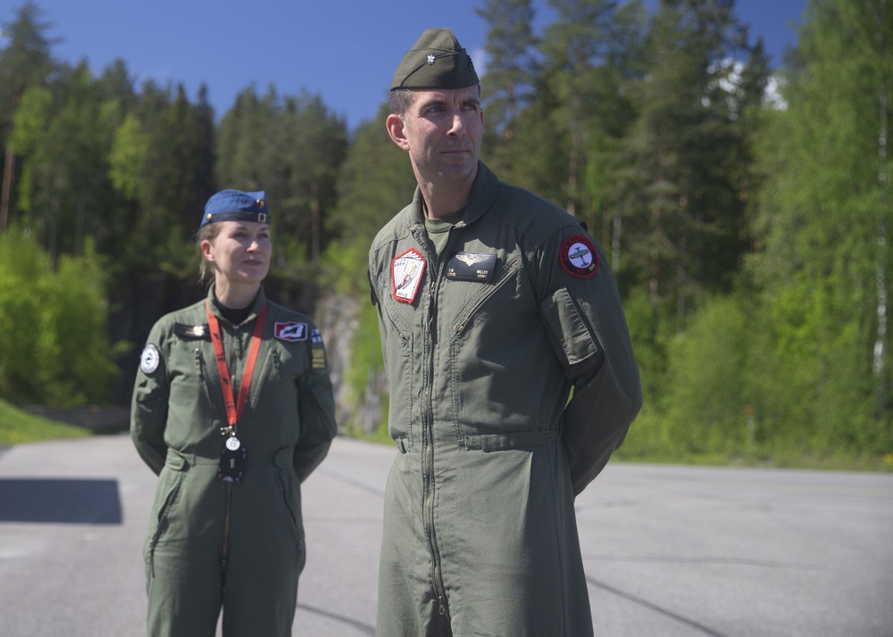 Marines and Finnish Air Force commanders participate in a conference with Finland media