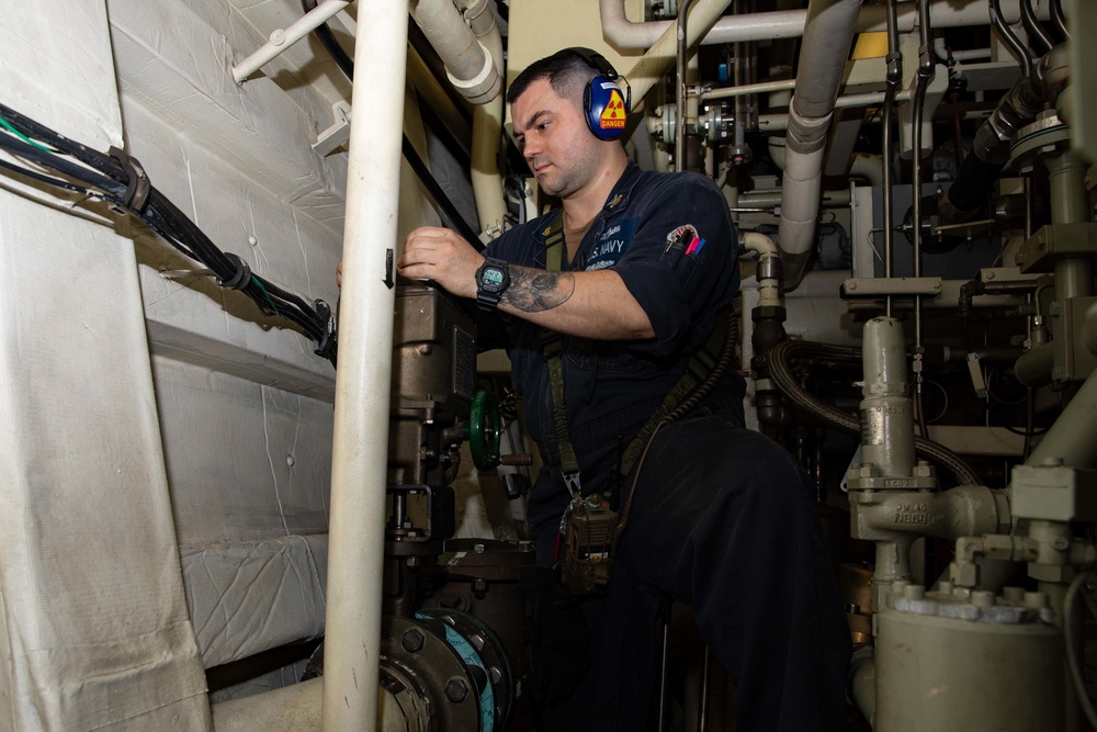 USS Sioux City Sailor Conducts Maintenance on Machinery