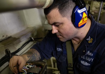 USS Sioux City Sailor Conducts Maintenance on Machinery