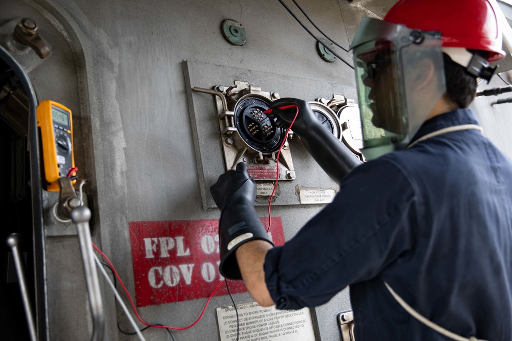 USS Sioux City Sailor Prepares to Connect Ship to Shore Power While the Ship is in Puerto Rico