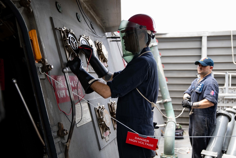 USS Sioux City Sailors Prepare to Connect Ship to Shore Power While the Ship is in Puerto Rico