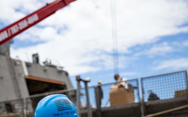 USS Sioux City Sailor Participates in a Stores Onload While is in Puerto Rico