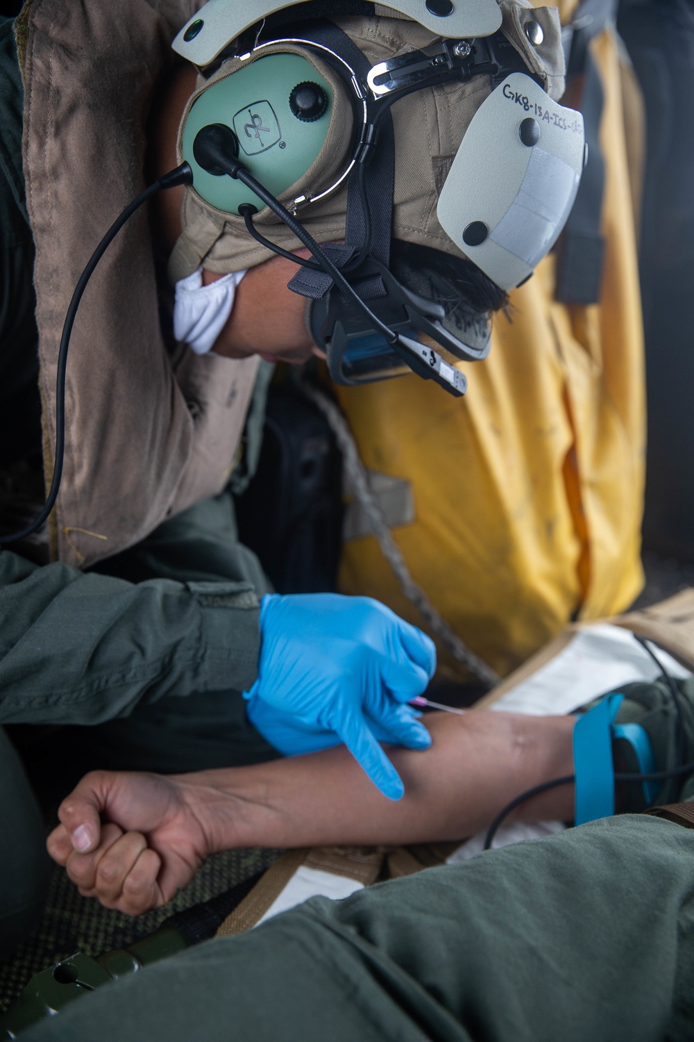 15th MEU medical personnel conduct en-route care training with UH-1Y Venom