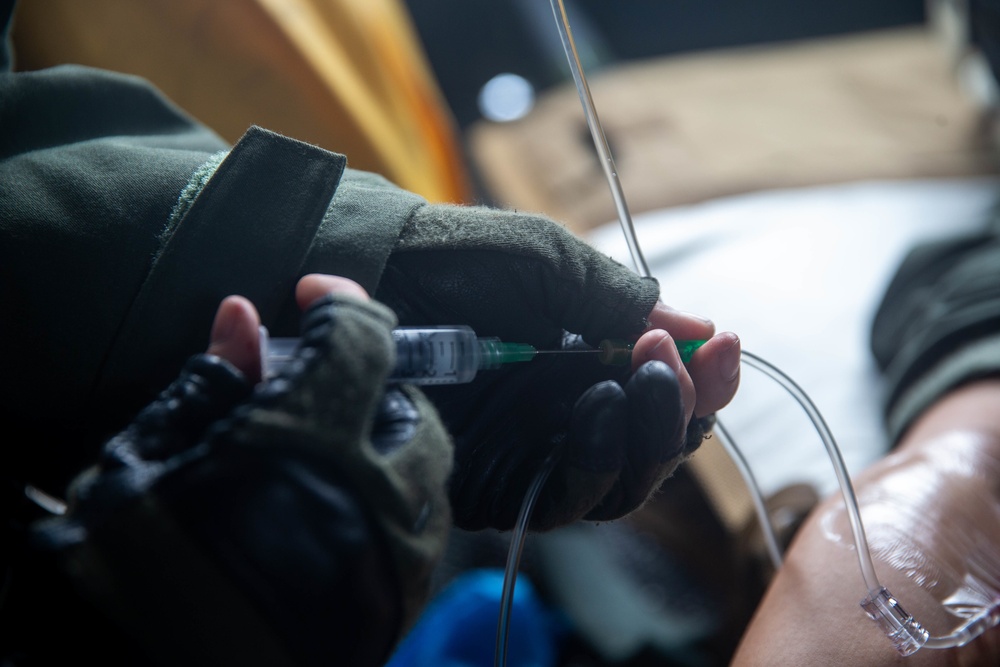 15th MEU medical personnel conduct en-route care training with UH-1Y Venom