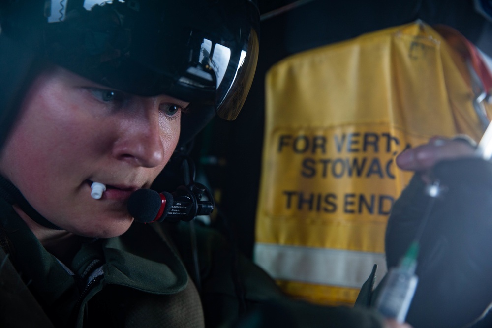 15th MEU medical personnel conduct en-route care training with UH-1Y Venom