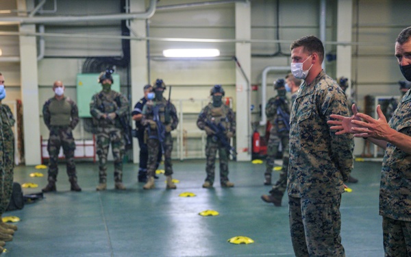 2d MARDIV CG visits French Forces