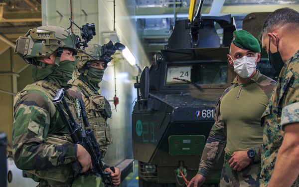 2d MARDIV CG visits French Forces
