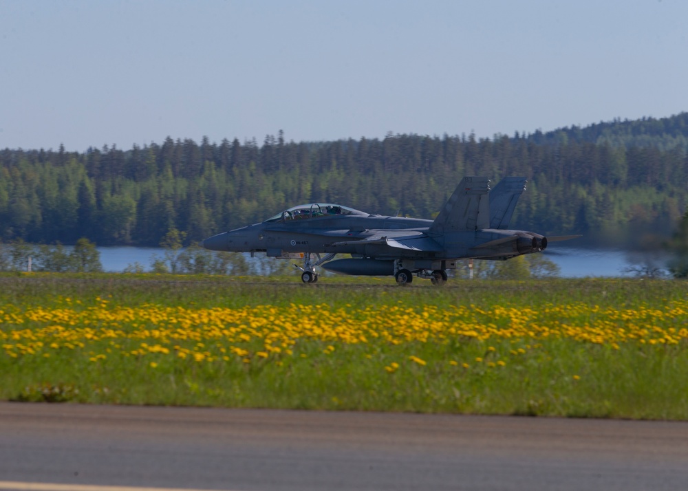 Marines train with Finnish Air Force