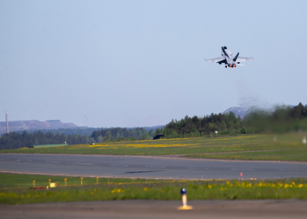 Marines train with Finnish Air Force