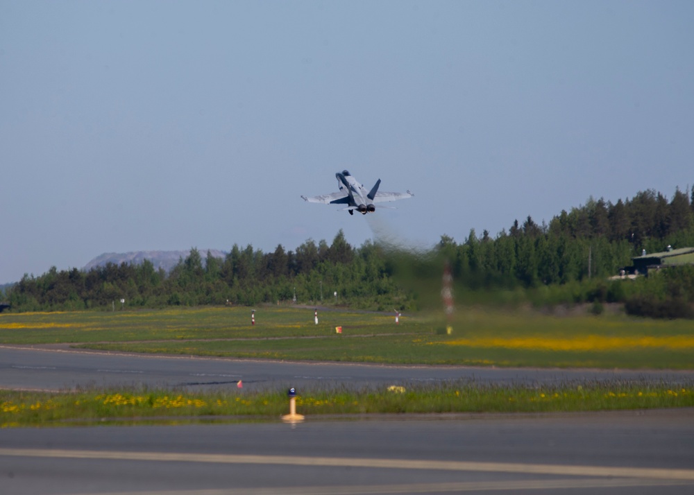 Marines train with Finnish Air Force