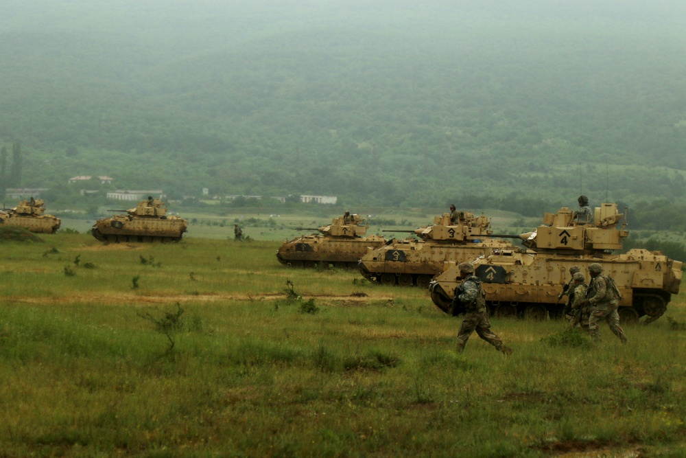 Distinguished visitors observe LFX in Bulgaria