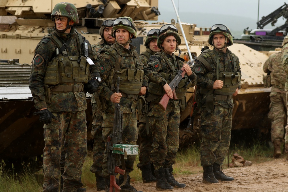 Distinguished visitors observe LFX in Bulgaria