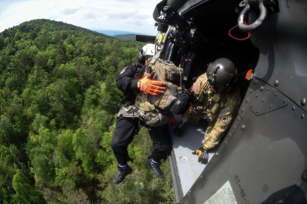 South Carolina National Guard UH-60s helicopters conduct joint-training with South Carolina Forestry Commission firefighters