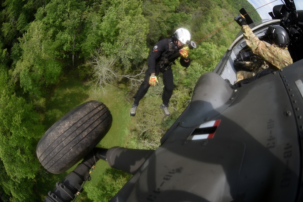 South Carolina National Guard UH-60s helicopters conduct joint-training with South Carolina Forestry Commission firefighters