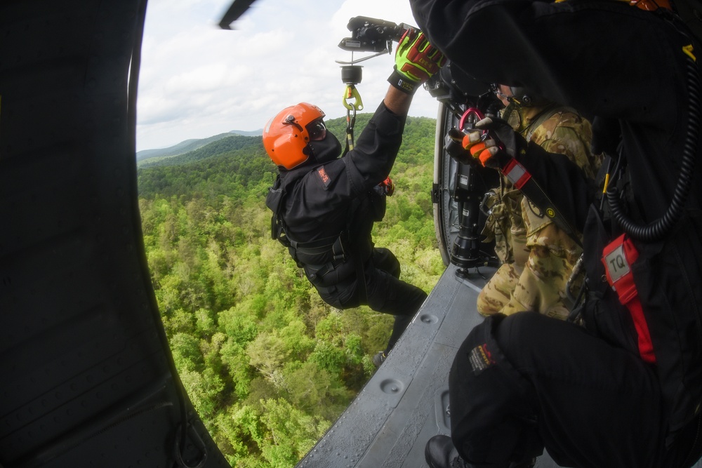 South Carolina National Guard UH-60s helicopters conduct joint-training with South Carolina Forestry Commission firefighters