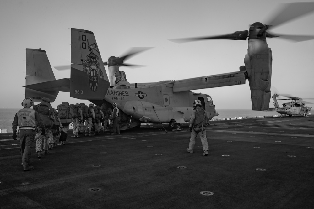 15th MEU Marines depart USS Makin Island