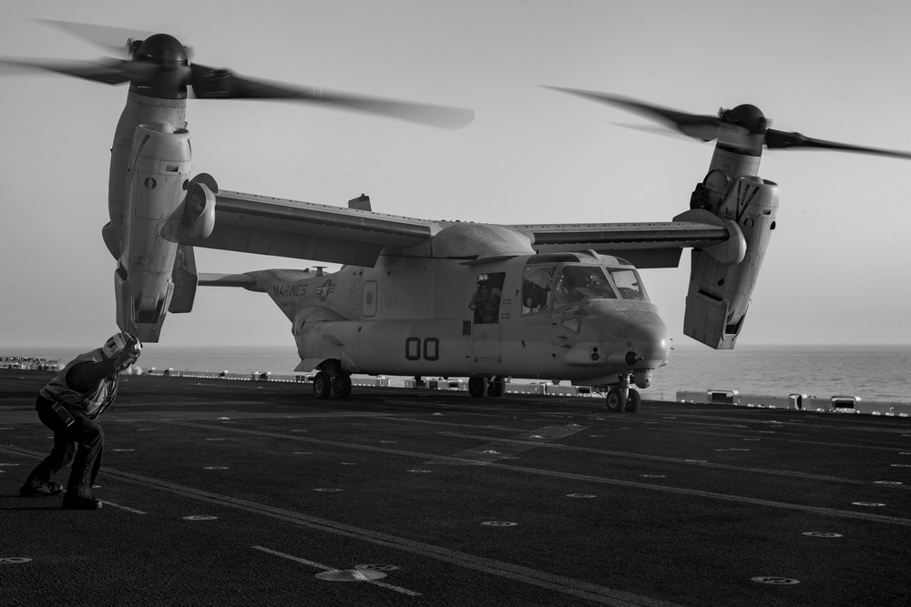 15th MEU Marines depart USS Makin Island