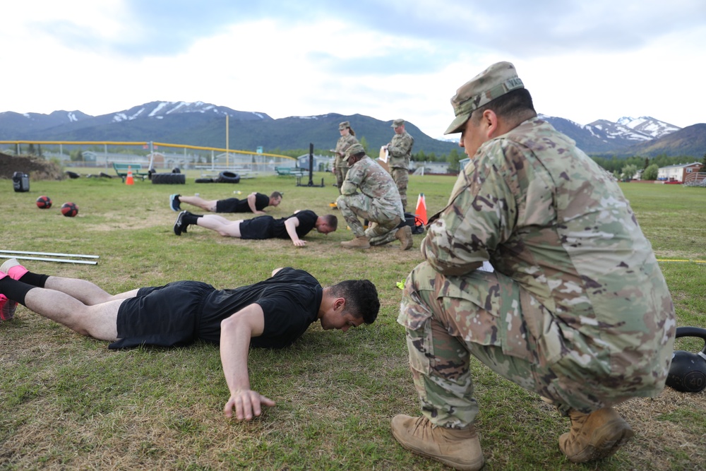 USARPAC BWC 2021 Alaska USARAK competitors perform the hand-release push-up
