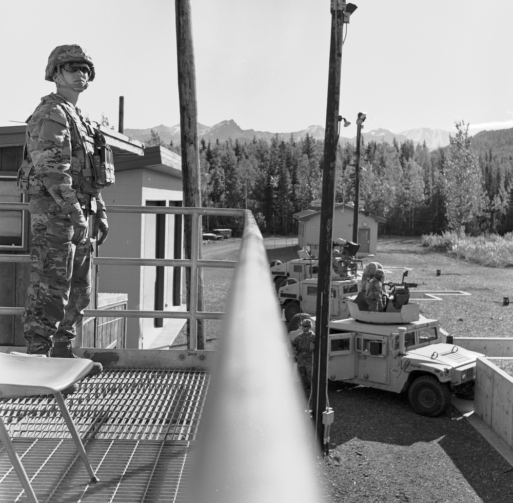 ‘Denali’ paratroopers conduct machine gun qualification