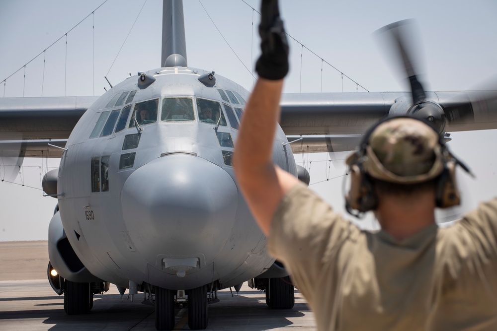 Brig. Gen. Larry Broadwell, 380th Air Expeditionary Wing Commanders Fini-Flight