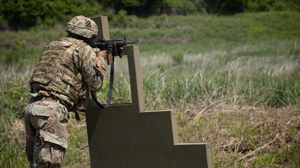 USARPAC BWC 2021: South Korea, United States Army Japan, Sgt. Jamal Walker fires a M4 Carbine