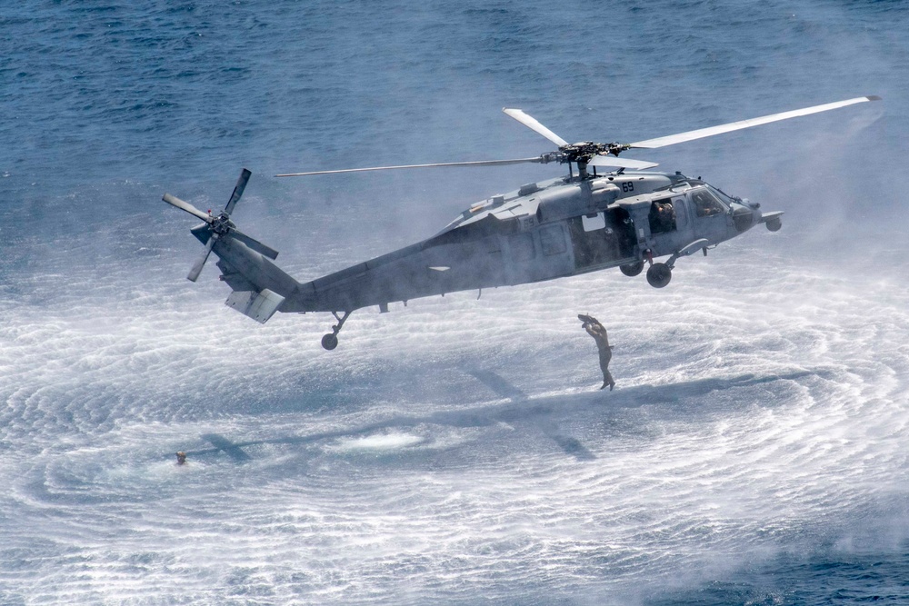 USS Tulsa (LCS 16), HSC-21 train with EOD Mobile Unit 5