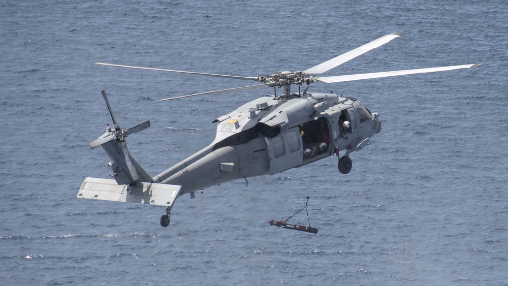 USS Tulsa (LCS 16), HSC-21 train with EOD Mobile Unit 5