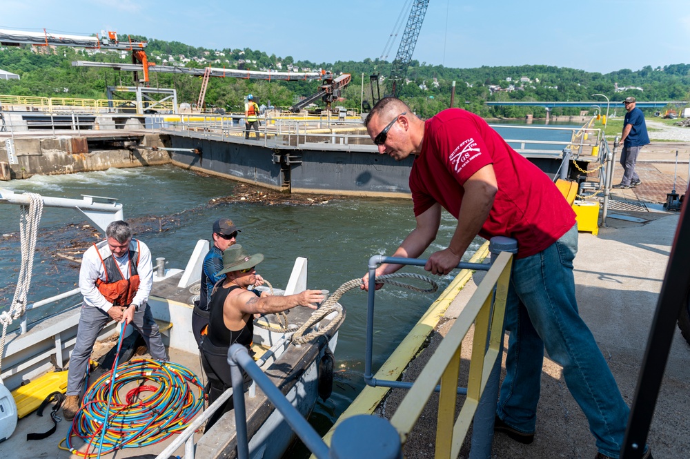 Collateral duty: Pittsburgh divers step up to dive down